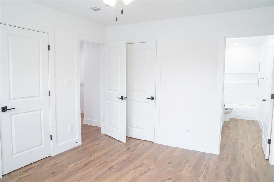 Spacious, unfurnished interior of a new home in , Bonham (Image 12).