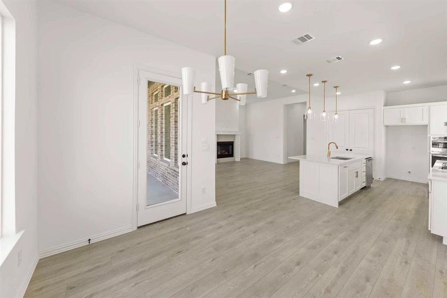 Spacious, unfurnished interior of a new home in Inspiration, Lucas (Image 22).