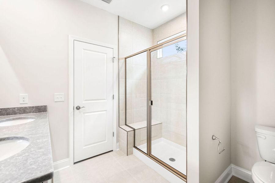 Furnished interior view inside a new home in Salem Bay, Beaufort (Image 12).