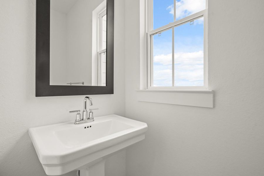 Half bath (*Photo not of actual home and used for illustration purposes only.) Half bath (*Photo not of actual home and used for illustration purposes only.)