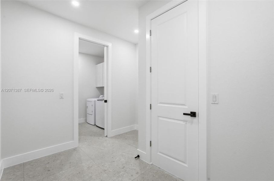 Spacious, unfurnished interior of a new home in , Cape Coral (Image 24).