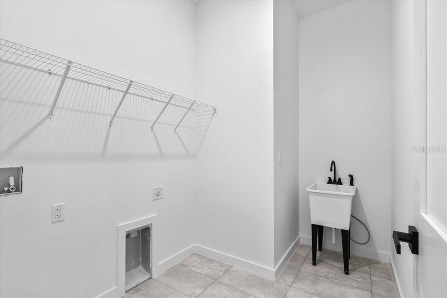 Spacious, unfurnished interior of a new home in , Citrus Springs (Image 15).