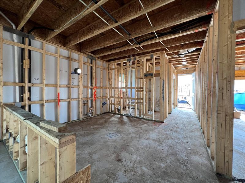 Spacious, unfurnished interior of a new home in Rolling Glen, Hutto (Image 27).