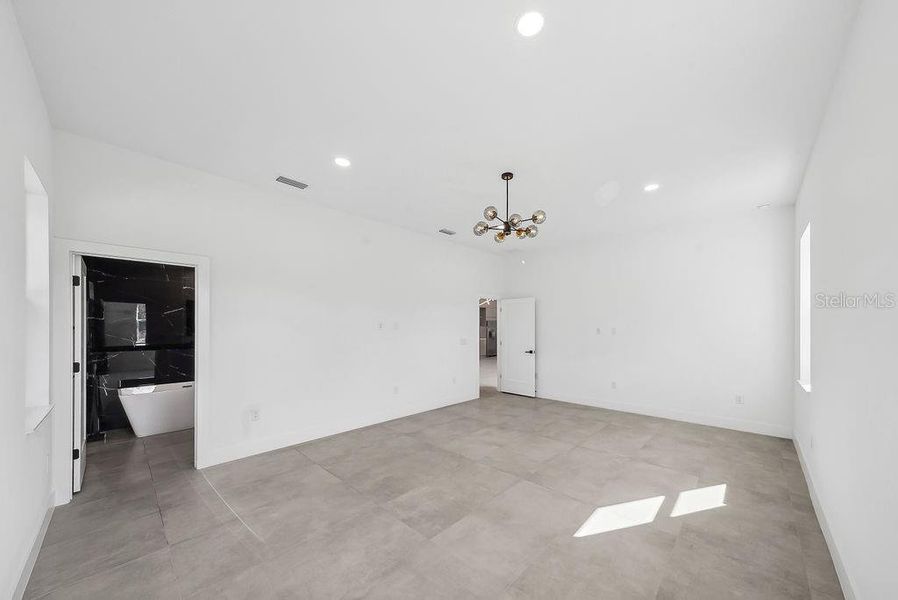 Spacious, unfurnished interior of a new home in , Ocala (Image 37).