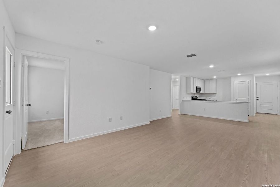 Spacious, unfurnished interior of a new home in Espada, San Antonio (Image 16).