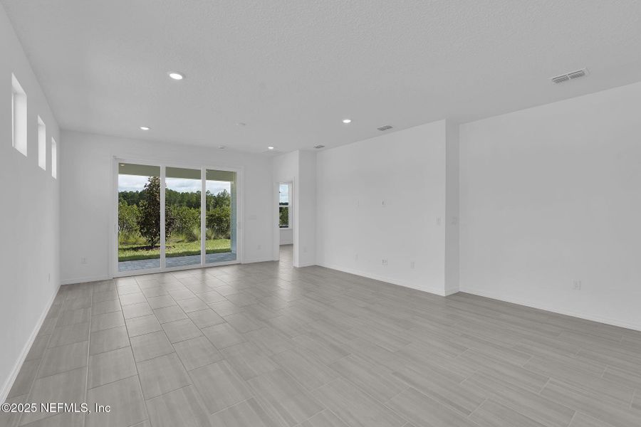 Spacious, unfurnished interior of a new home in Del Webb Wildlight, Yulee (Image 22).