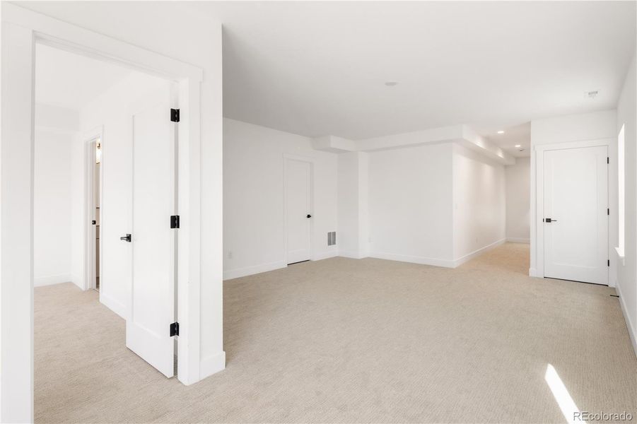 Spacious, unfurnished interior of a new home in , Denver (Image 24).