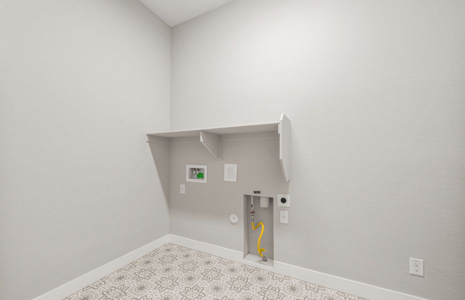 Spacious, unfurnished interior of a new home in Artisan at Asante, Surprise (Image 24).