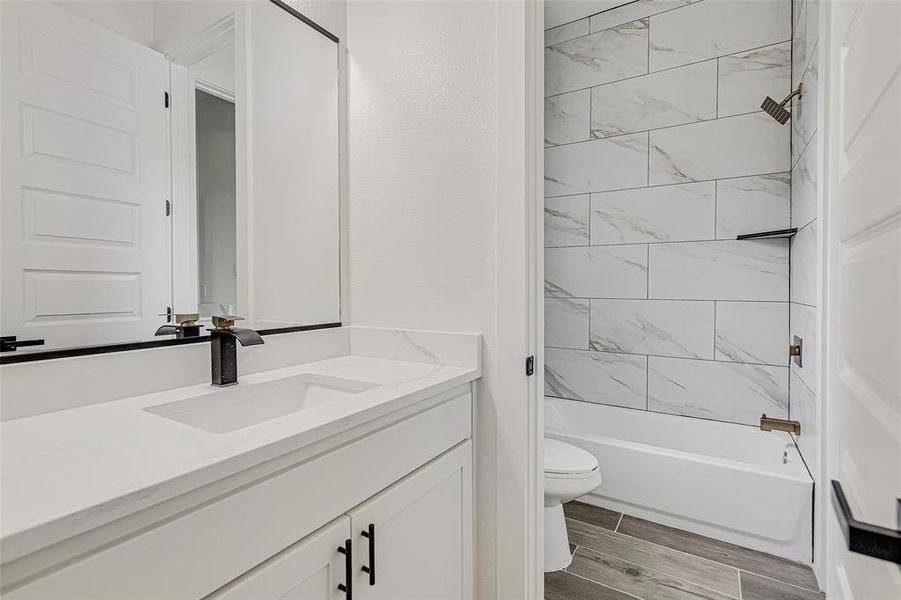 Furnished interior view inside a new home in , Grand Prairie (Image 9).