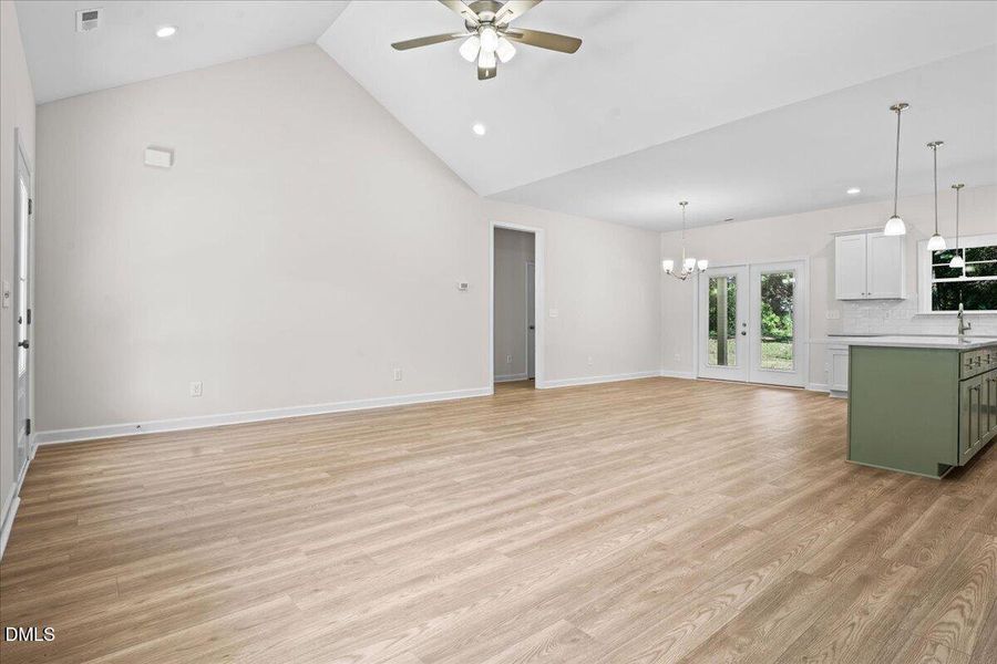 15-101 Marie Ave-9 15-101 Marie Ave-9