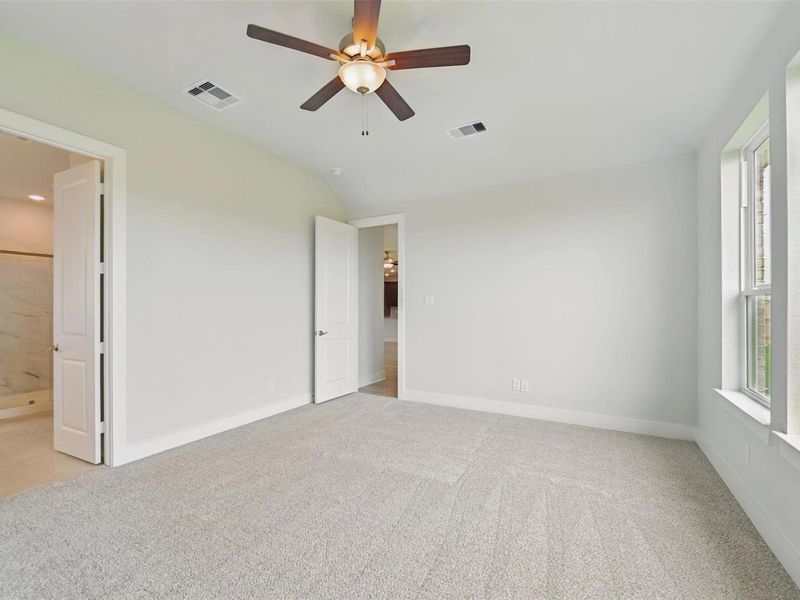Spacious, unfurnished interior of a new home in Lago Mar, Texas City (Image 32). Spacious, unfurnished interior of a new home in Lago Mar, Texas City (Image 32).