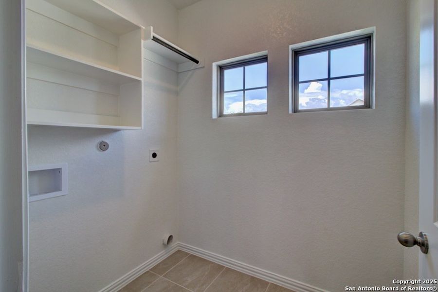 Spacious, unfurnished interior of a new home in Casinas at Gruene, New Braunfels (Image 8). Spacious, unfurnished interior of a new home in Casinas at Gruene, New Braunfels (Image 8).