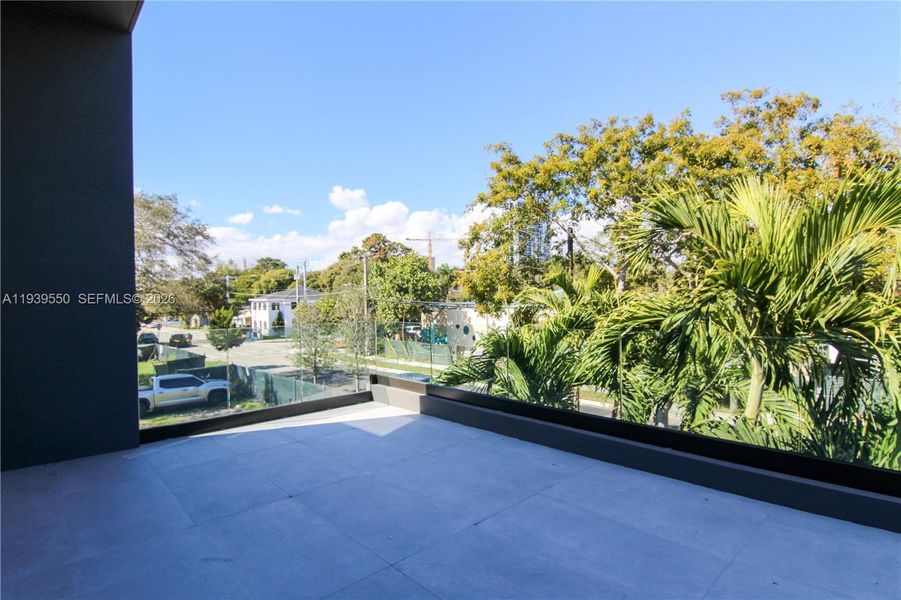 Exterior details and patio area of a home in , Miami (Image 4).