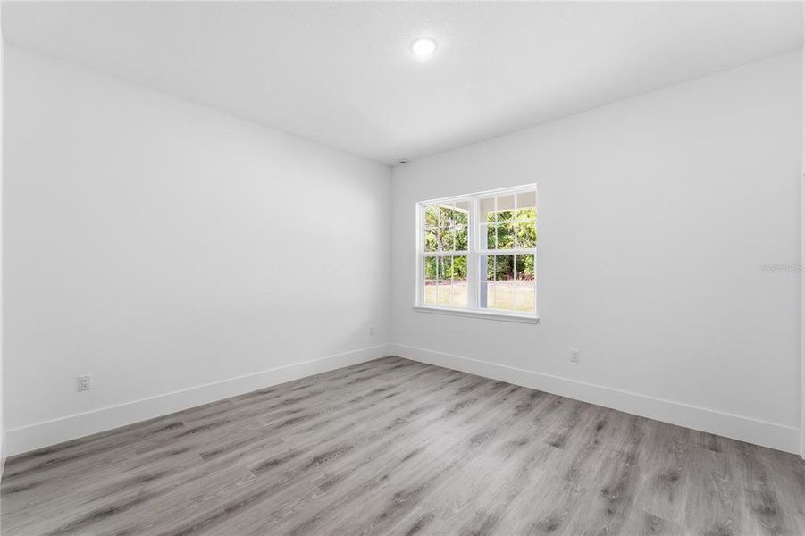 Spacious, unfurnished interior of a new home in , Dunnellon (Image 26).