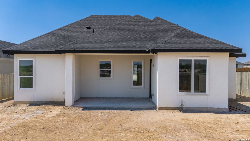 Exterior details and patio area of a home in , Eagle Pass (Image 3).