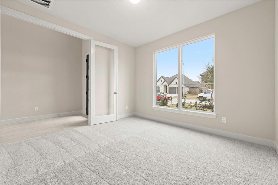 Representative image. Features, selections and colors may vary.