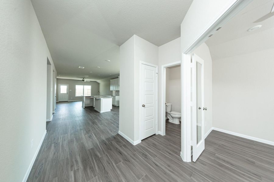 Spacious, unfurnished interior of a new home in River Ranch, Dayton (Image 12).
