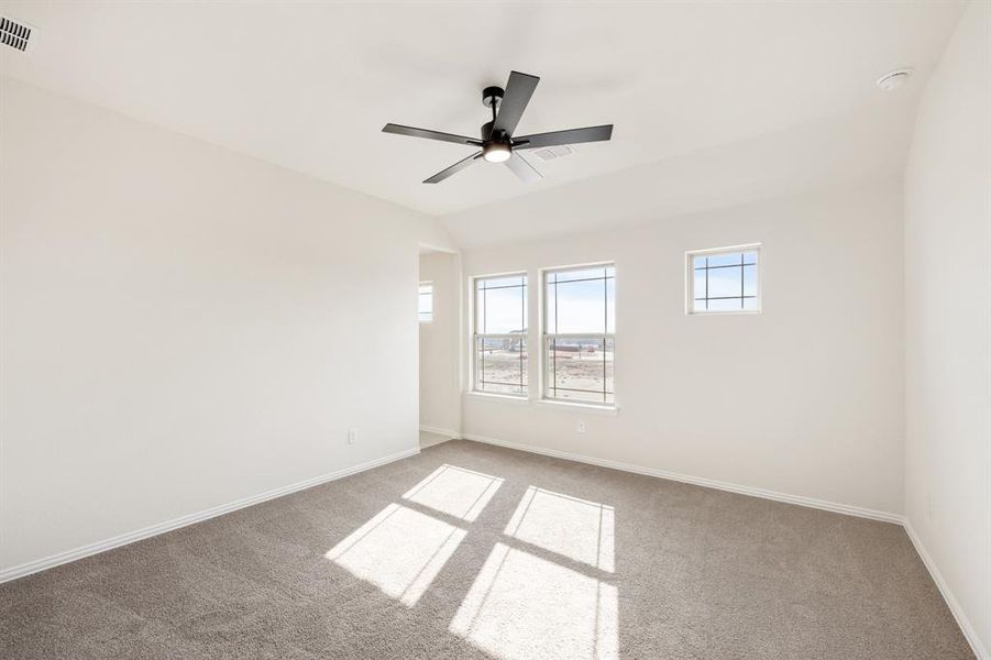 Spacious, unfurnished interior of a new home in Hunters Ridge, Crowley (Image 33).