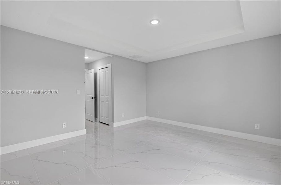 Spacious, unfurnished interior of a new home in , Lehigh Acres (Image 15).