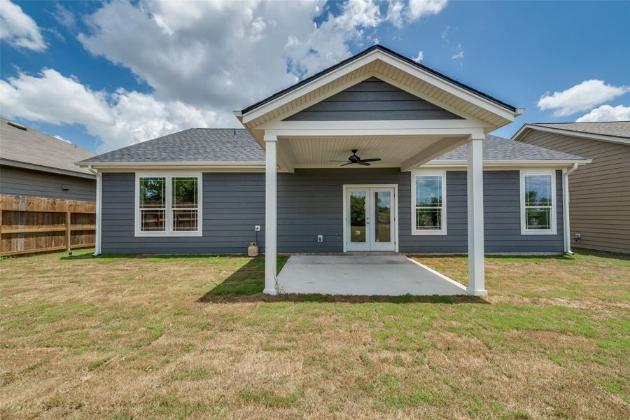 Exterior details and patio area of a home in Marion Park, Marion (Image 4).