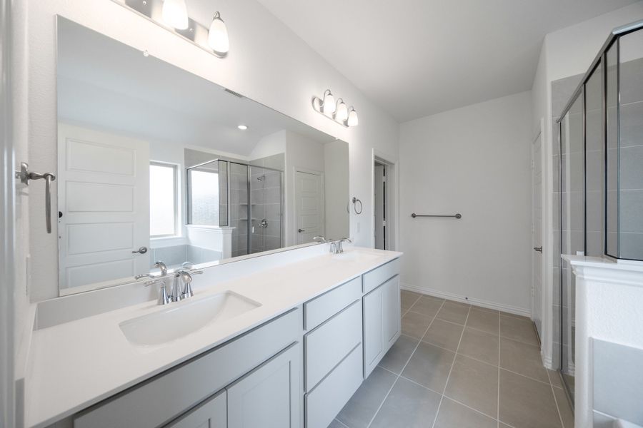 Furnished interior view inside a new home in Verandah, Royse City (Image 18).