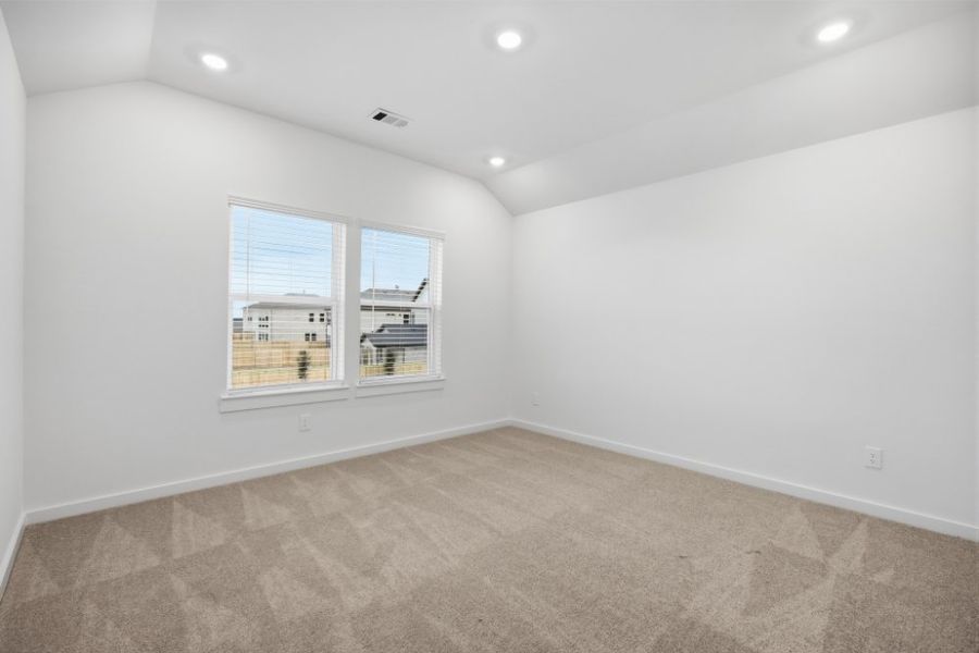 Spacious, unfurnished interior of a new home in Creekhaven, Iowa Colony (Image 32). Spacious, unfurnished interior of a new home in Creekhaven, Iowa Colony (Image 32).
