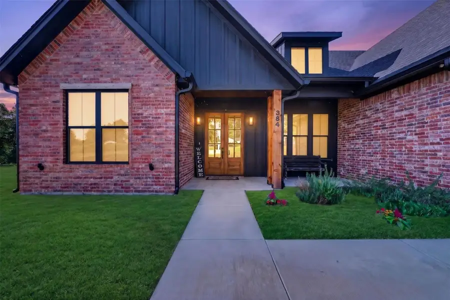 Exterior details and patio area of a home in , Kilgore (Image 31).