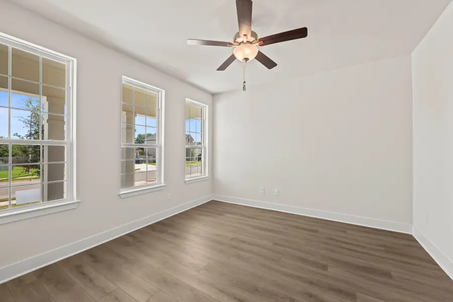 Spacious, unfurnished interior of a new home in Liberty Oaks, Waco (Image 6).