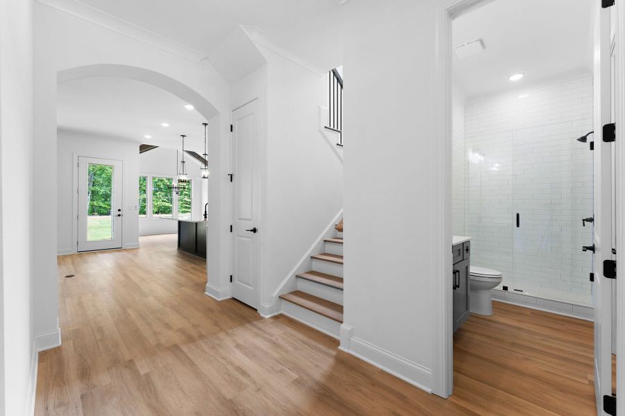 Spacious, unfurnished interior of a new home in Lake Arrowhead, Waleska (Image 18).
