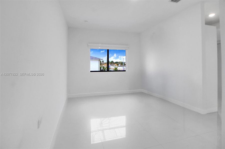 Spacious, unfurnished interior of a new home in , Florida City (Image 23).