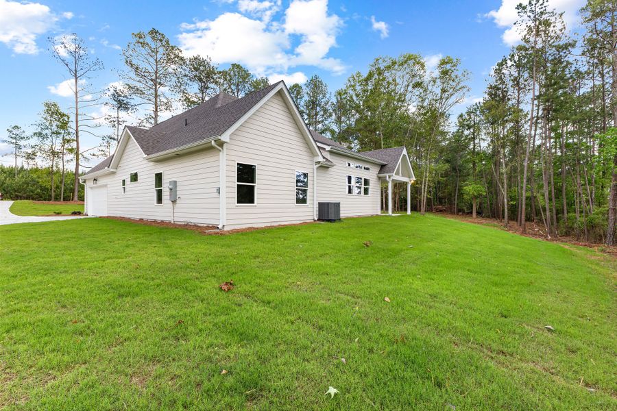 Front exterior of a new home in Golfview, Thomaston, GA, highlighting curb appeal (Image 26). Front exterior of a new home in Golfview, Thomaston, GA, highlighting curb appeal (Image 26).