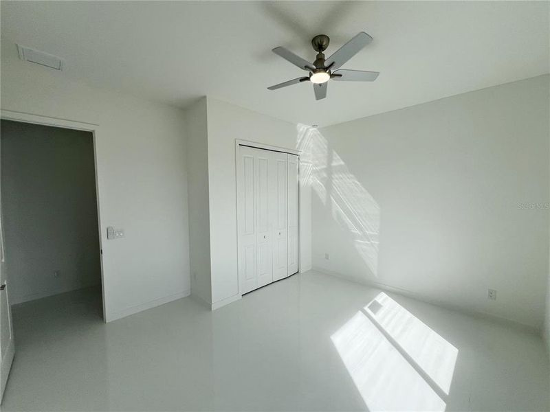 Spacious, unfurnished interior of a new home in , Cape Coral (Image 27).