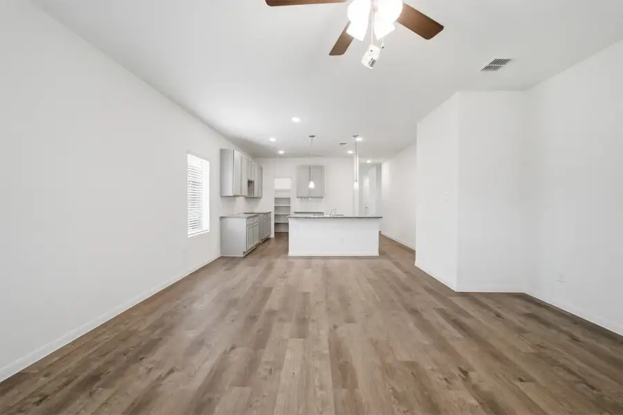Spacious, unfurnished interior of a new home in Notting Hill, Converse (Image 14).