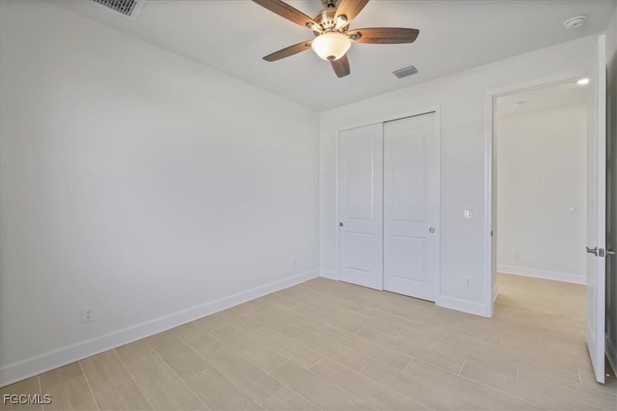Spacious, unfurnished interior of a new home in Cape Coral, Cape Coral (Image 33).