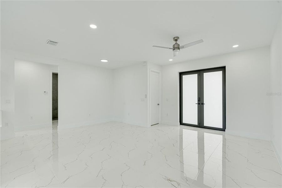 Spacious, unfurnished interior of a new home in , Rotonda West (Image 20).