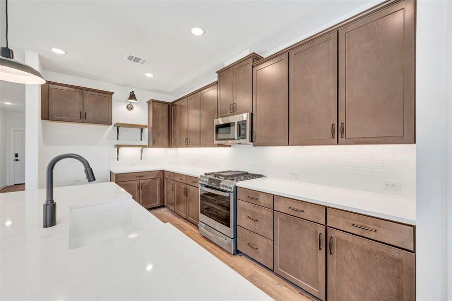 Furnished interior view inside a new home in Rolling Ridge, Van Alstyne (Image 13).