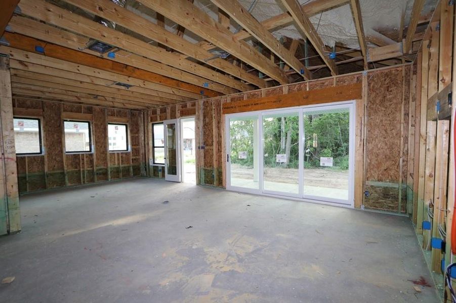 Spacious, unfurnished interior of a new home in The Meadows at Imperial Oaks, Conroe (Image 23).