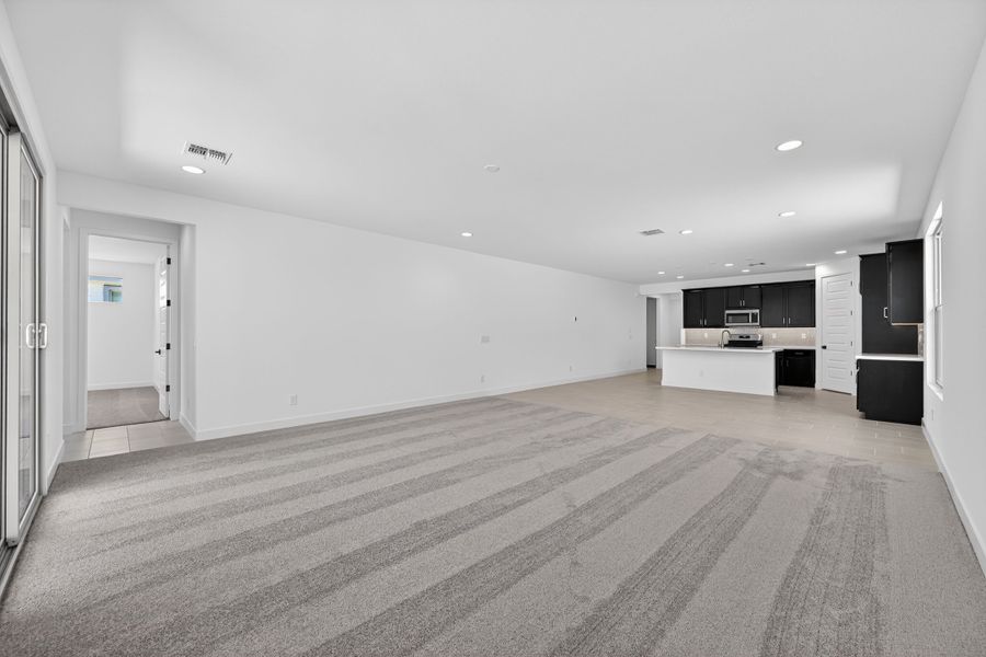 Spacious, unfurnished interior of a new home in Artisan at Asante, Surprise (Image 14).