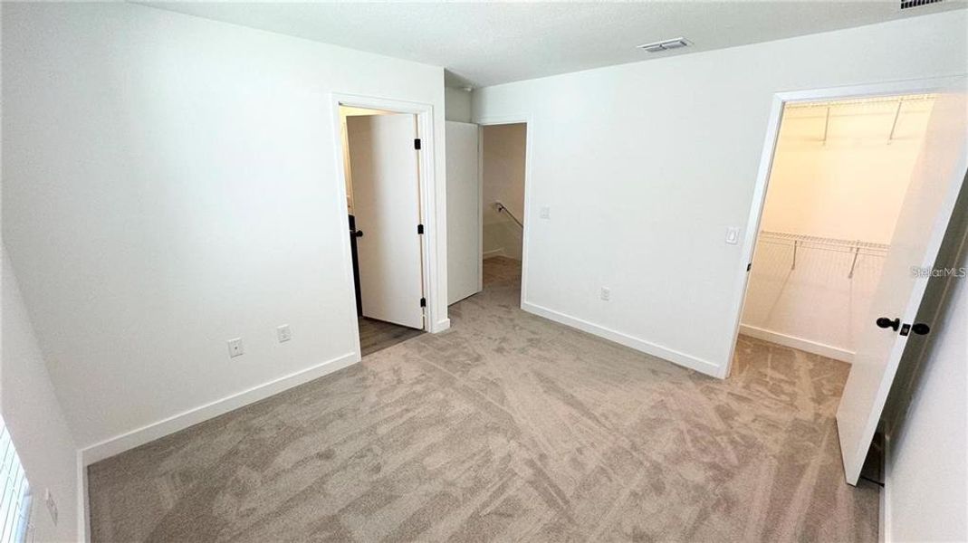 Spacious, unfurnished interior of a new home in , Kissimmee (Image 12).