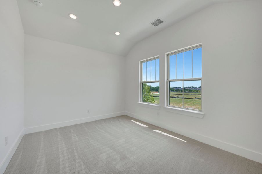 Spacious, unfurnished interior of a new home in Painted Tree, McKinney (Image 27).