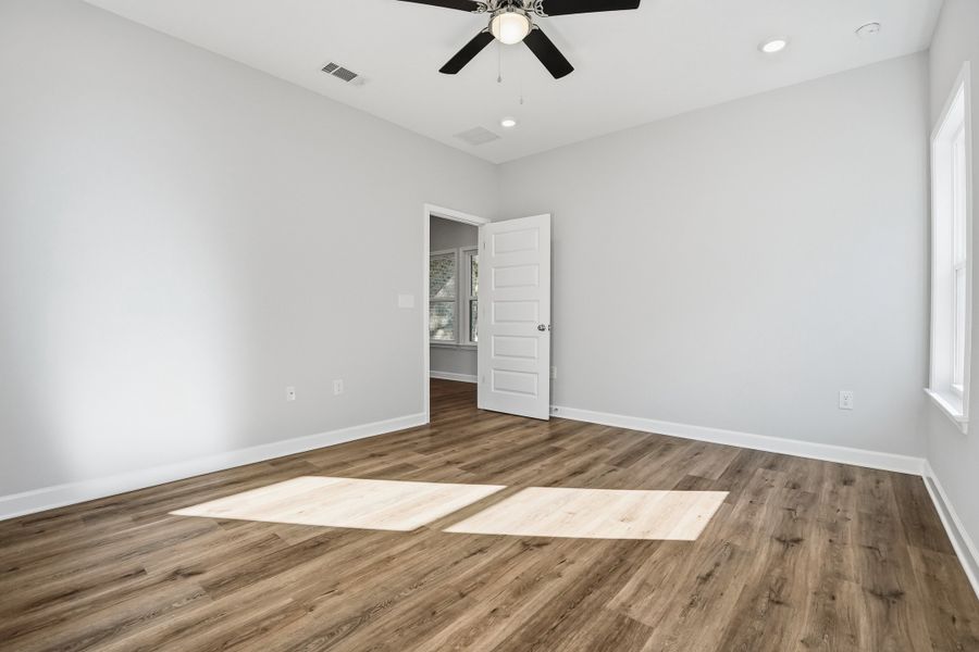 Spacious, unfurnished interior of a new home in , Crestview (Image 15).