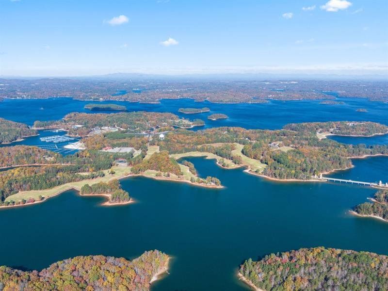 Image 90 of a home in Waypoint.