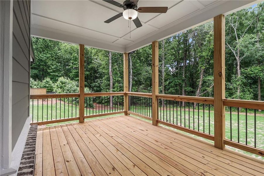 Exterior details and patio area of a home in Spring Creek, Monroe (Image 18).