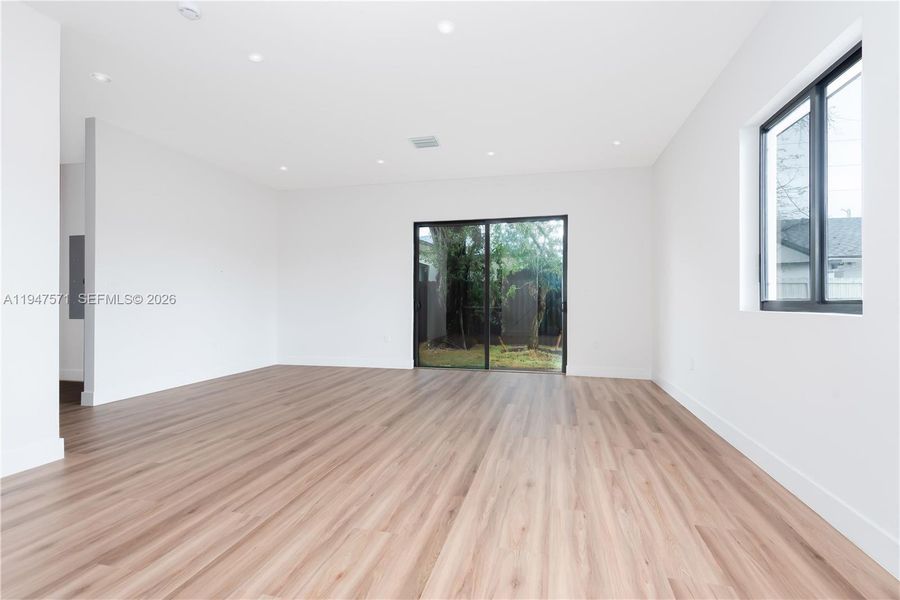 Spacious, unfurnished interior of a new home in , Miami (Image 26).