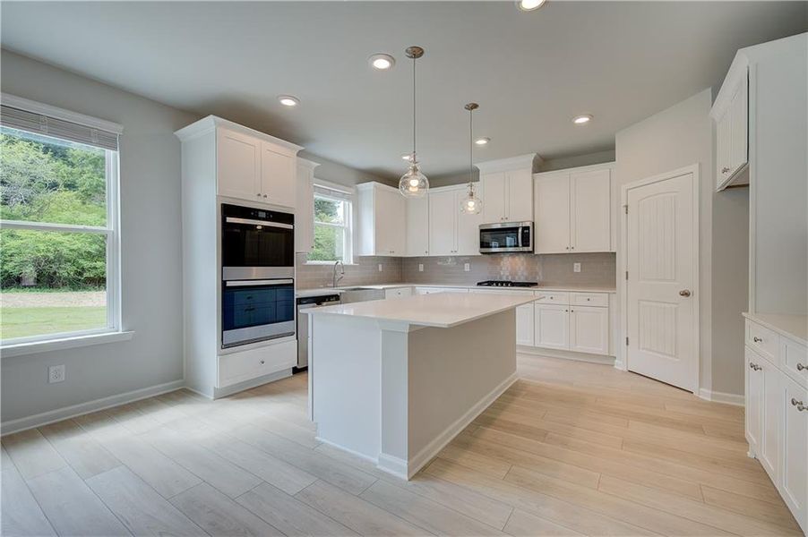 Furnished interior view inside a new home in Abbotts Crossing, Conyers (Image 6).