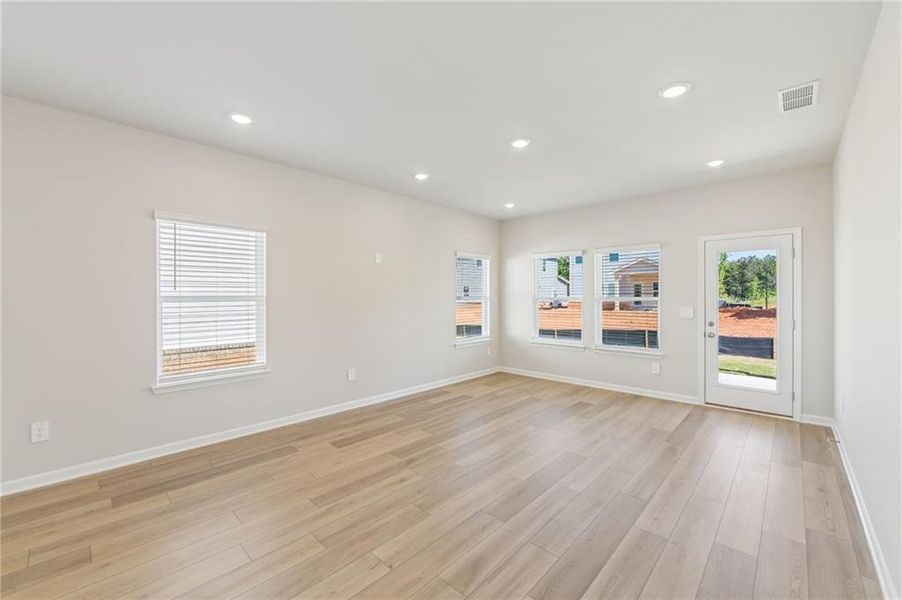 Spacious, unfurnished interior of a new home in Martin Springs - Reserve Series, Lawrenceville (Image 36).