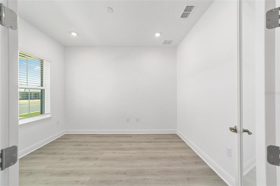 Spacious, unfurnished interior of a new home in , Ocala (Image 37).