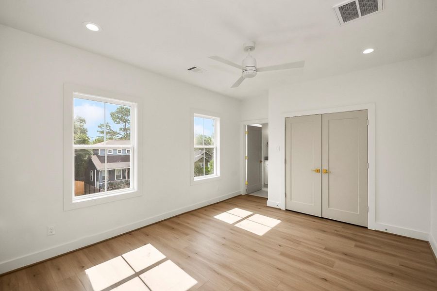 with 3 spacious secondary bedrooms, they offer flexibility for guests, family, or additional workspace while maintaining comfort and privacy throughout the home.