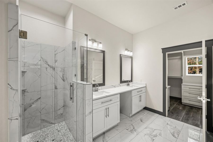 Furnished interior view inside a new home in , Conroe (Image 10).