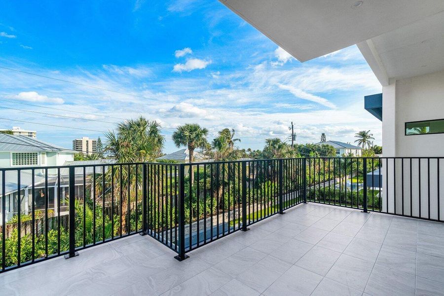 Exterior details and patio area of a home in , Juno Beach (Image 39).